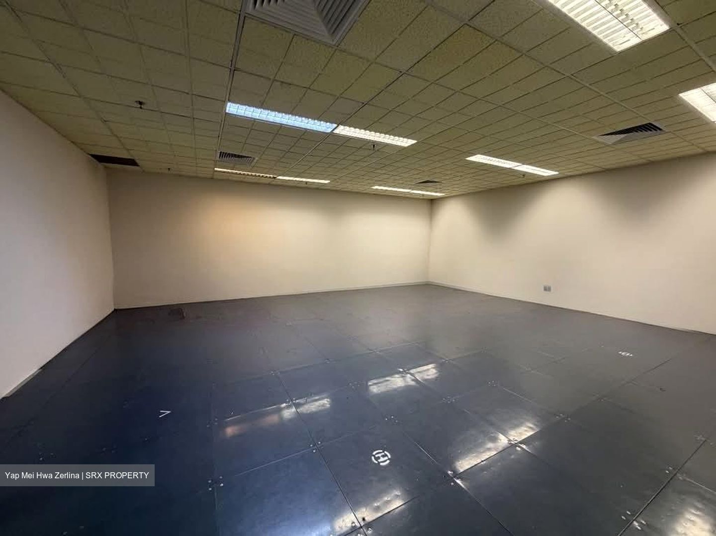 Lucky Plaza (D9), Retail #582267121